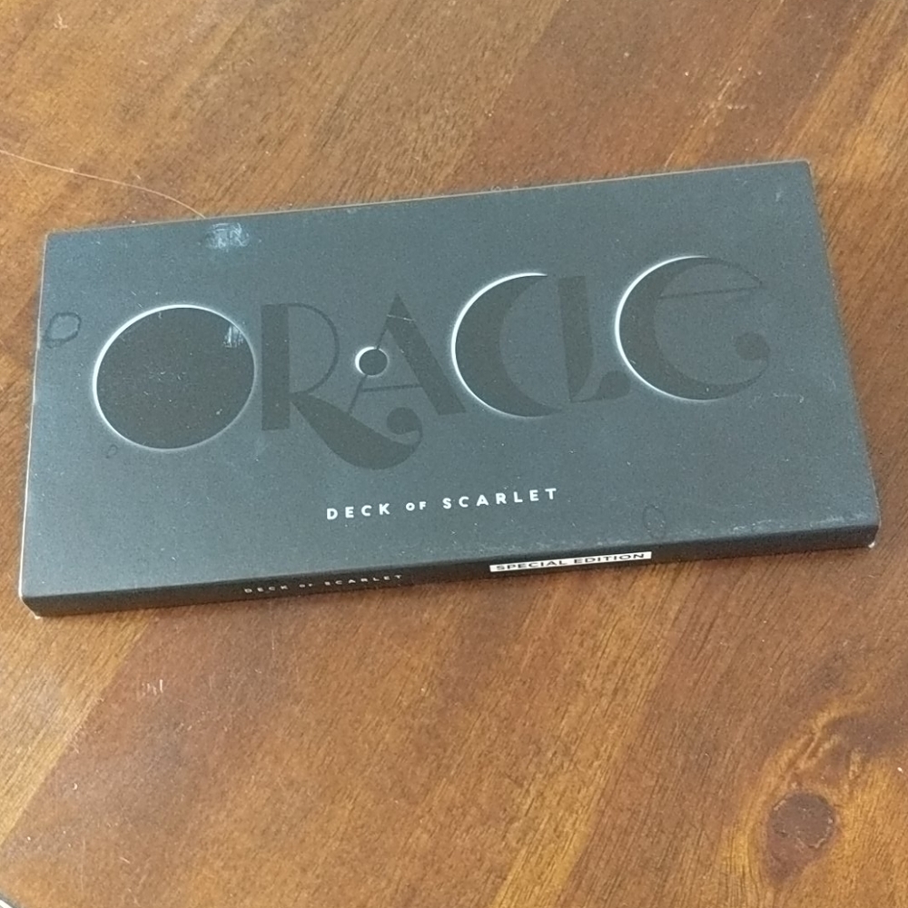Oracle deck of scarlet face palette